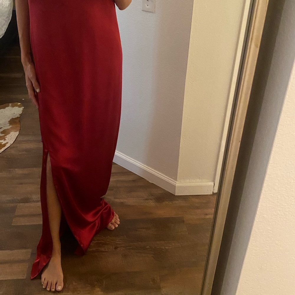 Custom red satin dress with slit and top - Picture 4 of 7